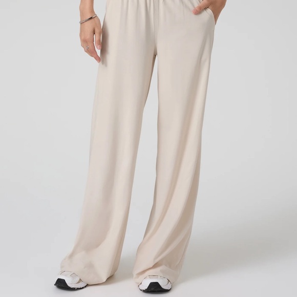 NWT Vuori Haven Pants Ribbed Wideleg Lightweight Soft Suede Women’s Size M Cream - Picture 3 of 15